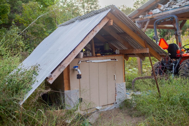 view of outdoor structure