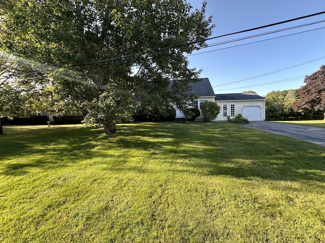 view of front of house featuring a garage and a front yard