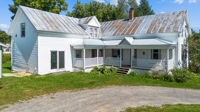 view of front of property with a front lawn and covered porch