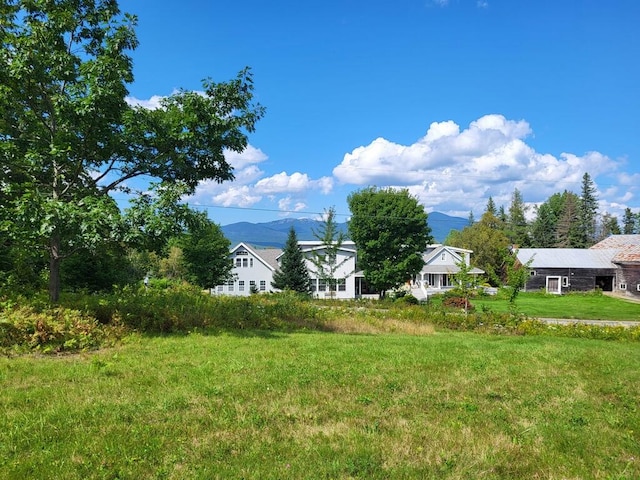 view of yard with a mountain view