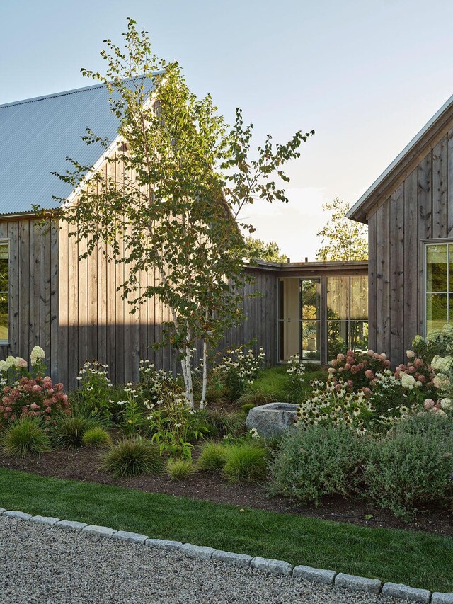 76 N St, Kennebunkport, ME 04046 - view of yard