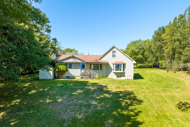 view of front of property featuring a front yard