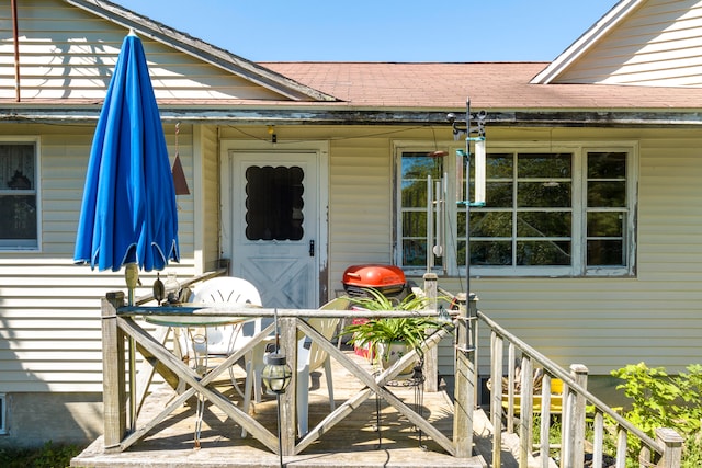 property entrance with a patio area