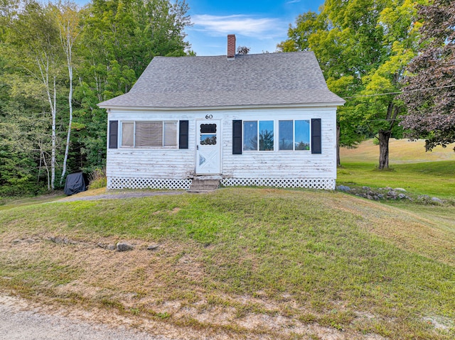 view of front of home with a front lawn