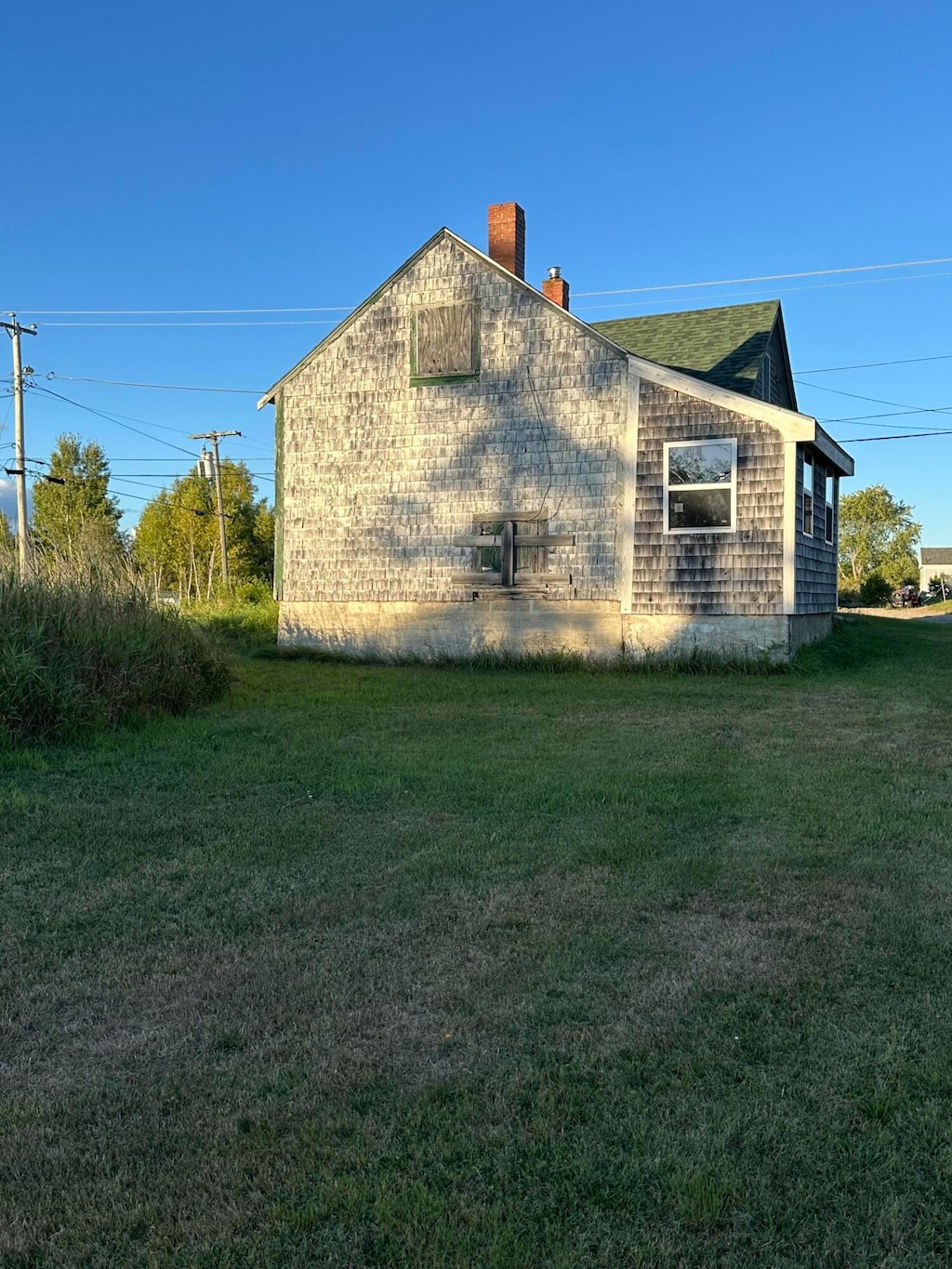 view of side of home featuring a lawn