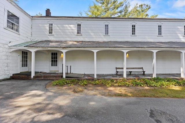 view of front of property with covered porch