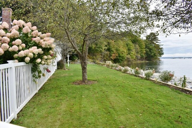 view of yard featuring a water view