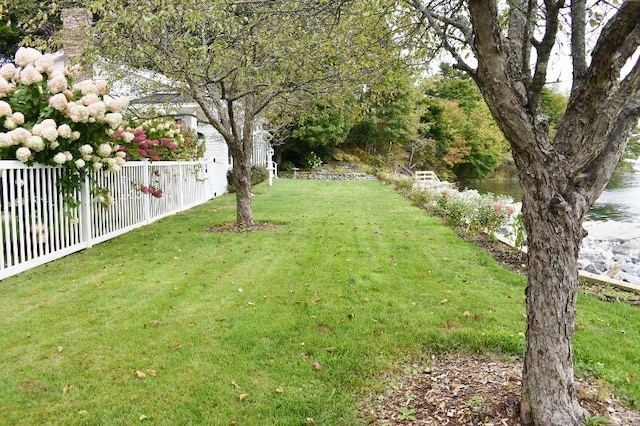 view of yard featuring a water view