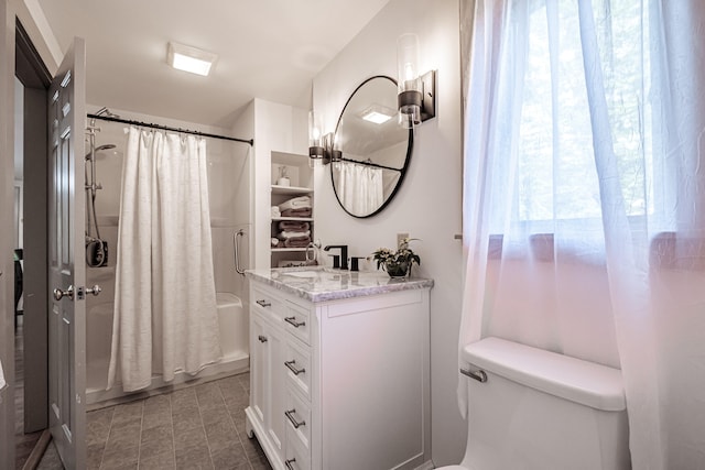 full bathroom featuring toilet, shower / tub combo with curtain, and vanity