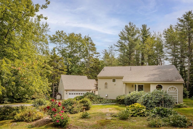 48 Camrock Dr, Rockport, ME 04856 - view of front of home featuring a garage and a front yard