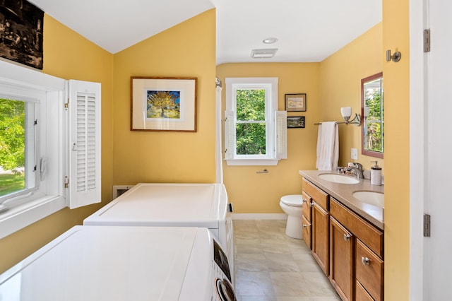 48 Camrock Dr, Rockport, ME 04856 - laundry area with washing machine and clothes dryer and baseboards