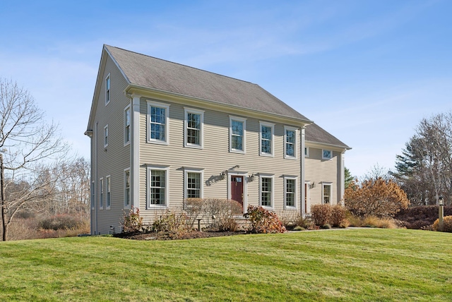 colonial inspired home featuring a front yard