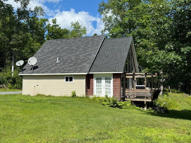 rear view of house featuring a lawn