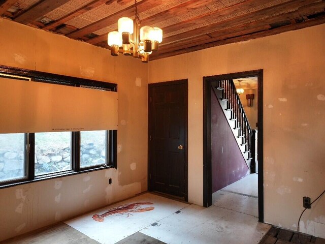 empty room with a notable chandelier