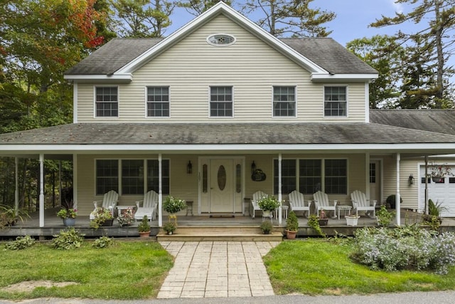 farmhouse-style home featuring a front yard, a porch, and roof with shingles