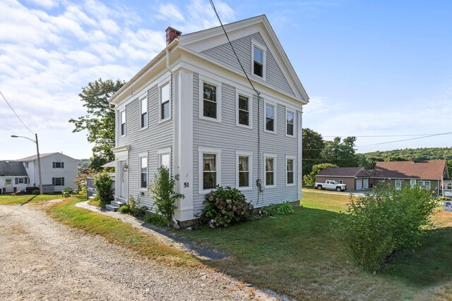 view of front facade with a front lawn