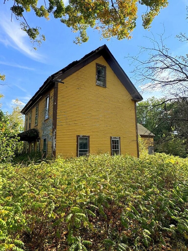 view of property exterior