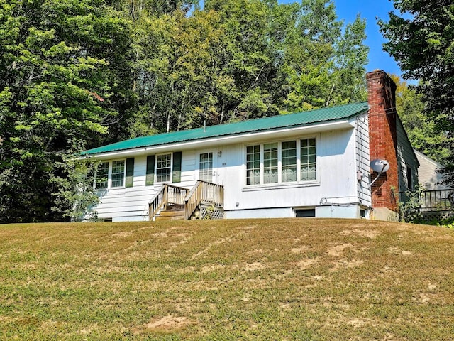 view of front of house with a front yard