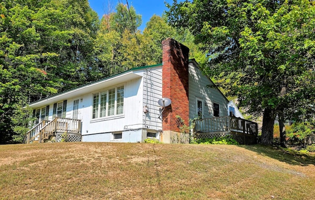 view of front facade featuring a front lawn