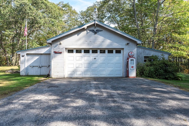 view of detached garage