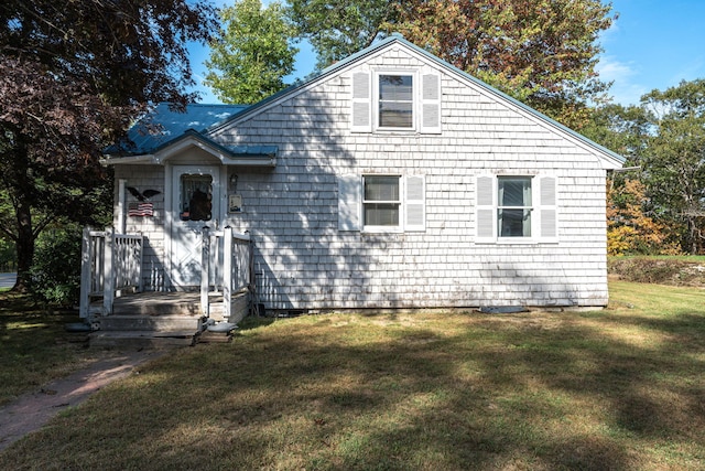 view of front of house with a front yard