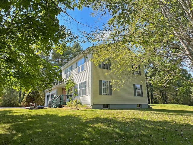 back of house featuring a lawn