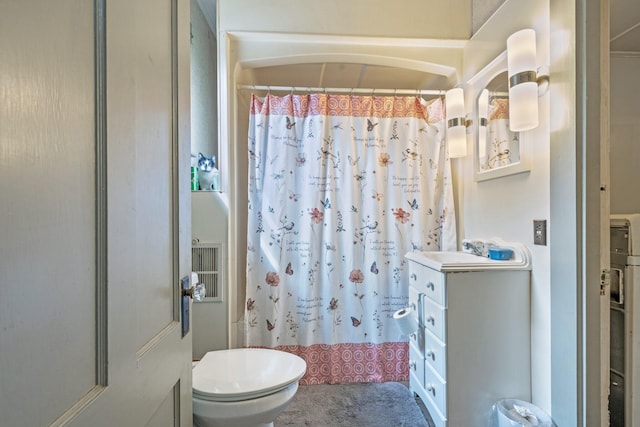 bathroom featuring curtained shower, vanity, and toilet