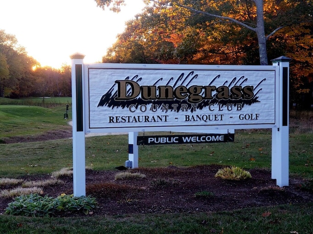 community sign featuring a lawn