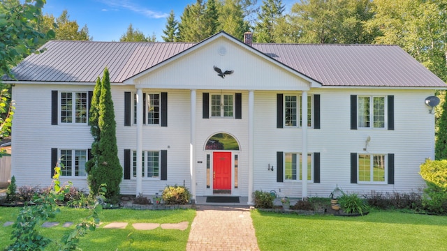 view of front of house with a front yard