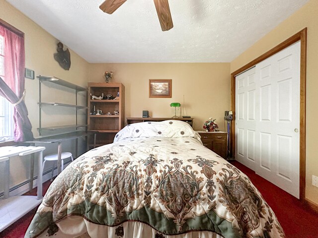 bedroom with carpet floors, a textured ceiling, ceiling fan, and a closet