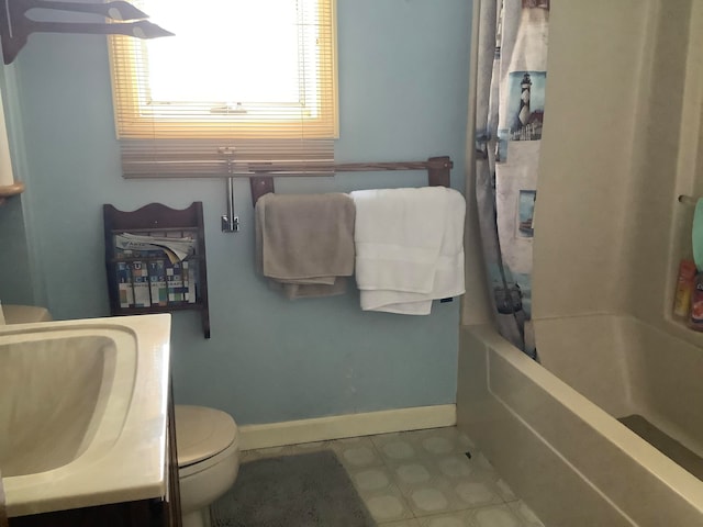 full bathroom with shower / bath combination with curtain, vanity, and toilet