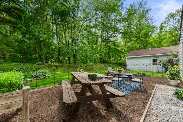 view of yard featuring a patio area