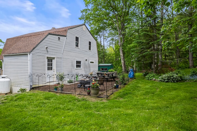 back of house featuring a yard