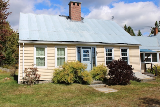 view of front facade with a front yard