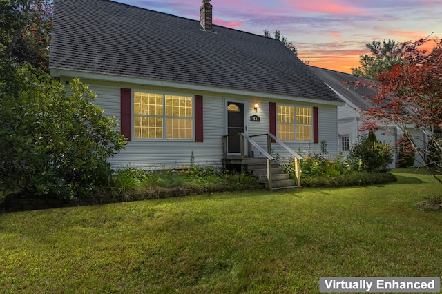 view of front of property featuring a yard