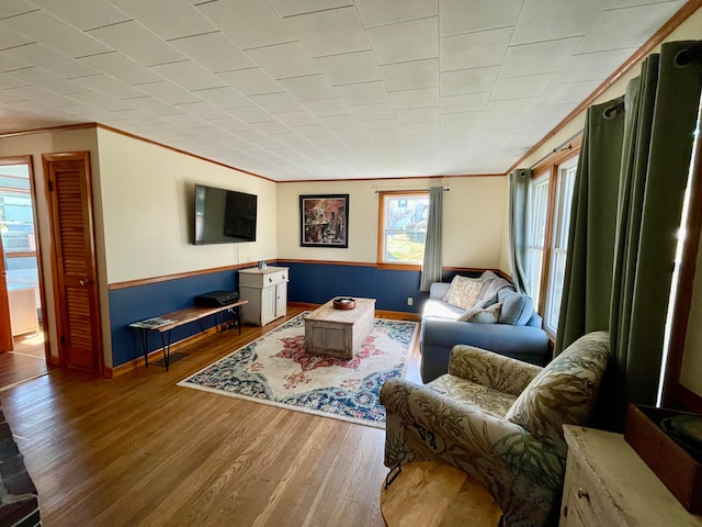 living room featuring hardwood / wood-style flooring and ornamental molding