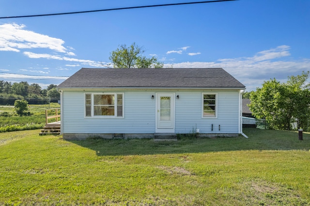 view of front of property with a front yard