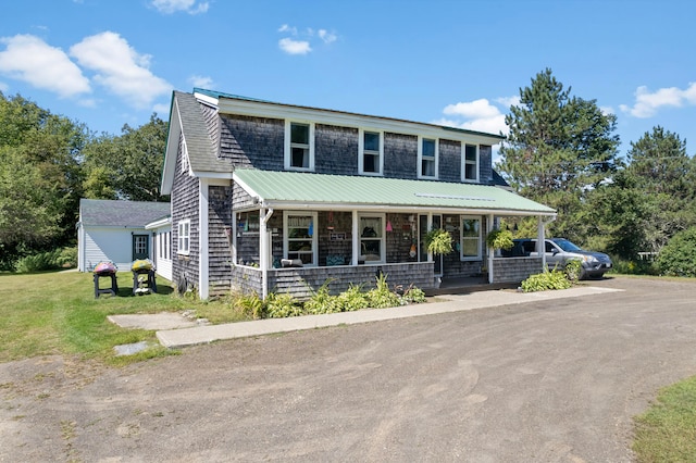 view of front facade with a front yard and a porch