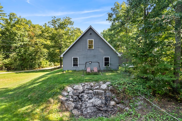 view of front of home featuring a front lawn