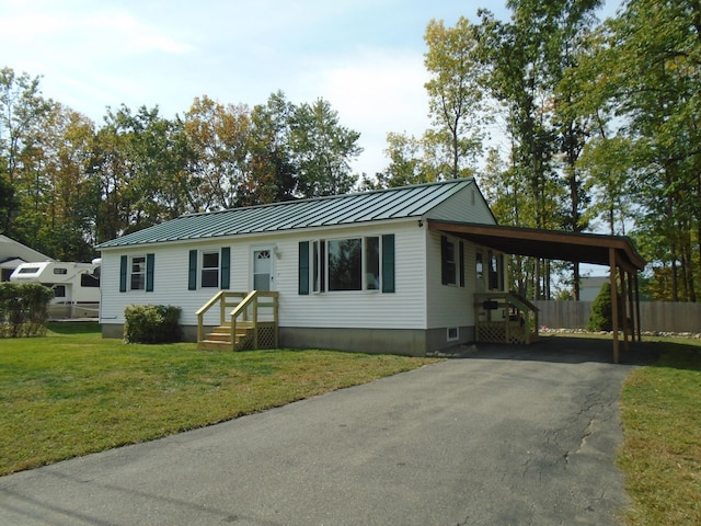 view of front of house featuring a front lawn and a carport