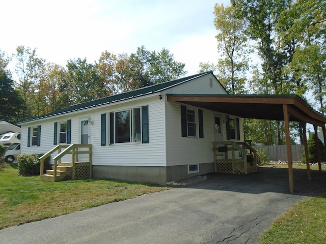 view of front of property with a carport and a front yard