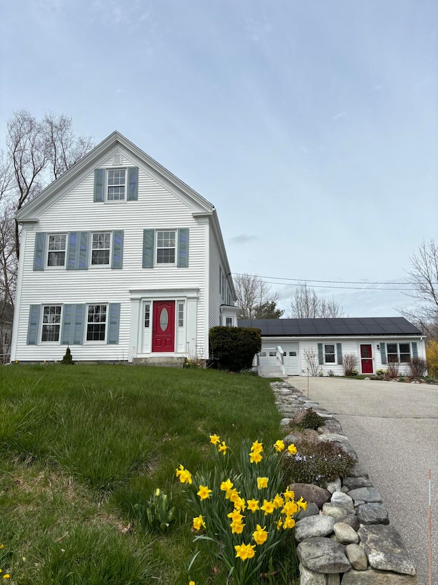 view of front of house with a front lawn