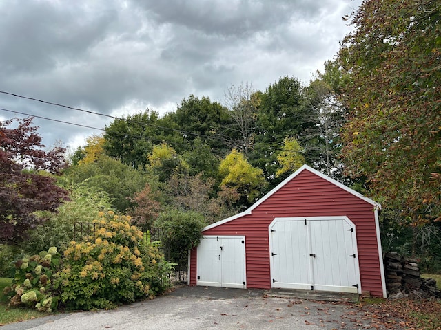 view of outbuilding