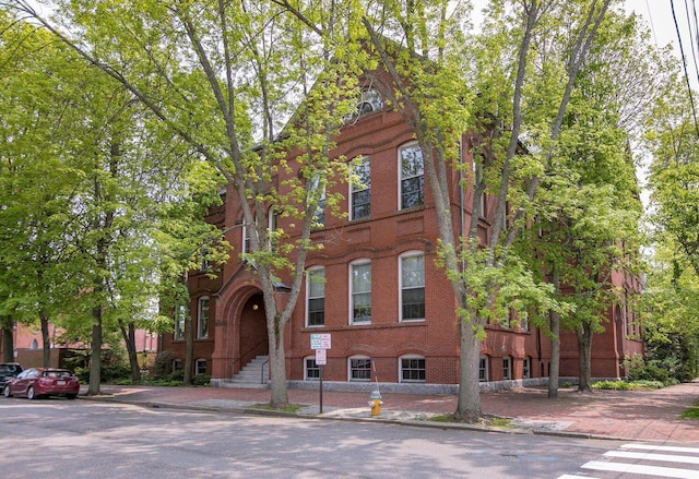 view of front of house with brick siding