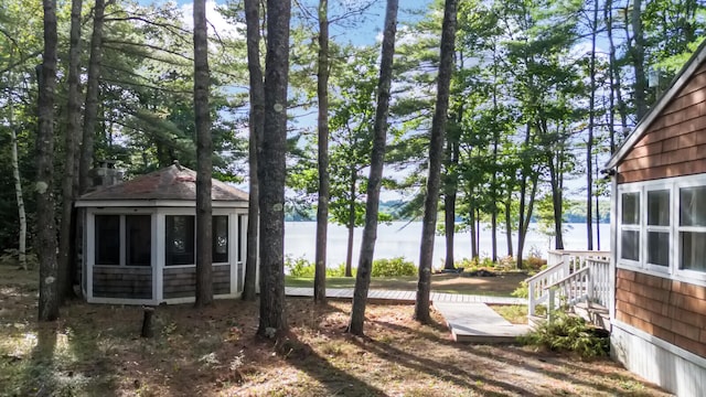 view of yard featuring a water view