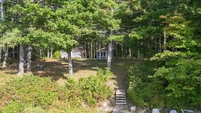 view of yard featuring a water view