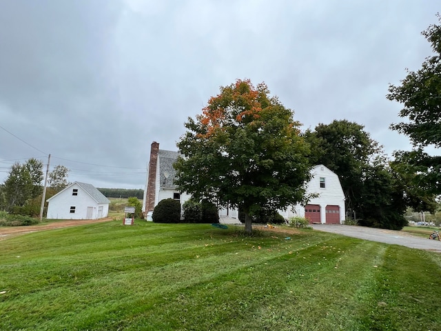 view of front of home featuring a front yard