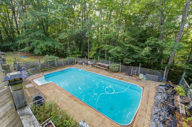 view of swimming pool