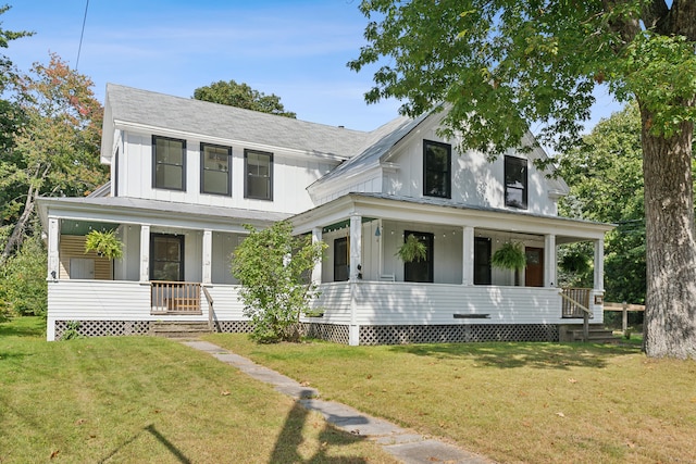 farmhouse featuring a front lawn and a porch