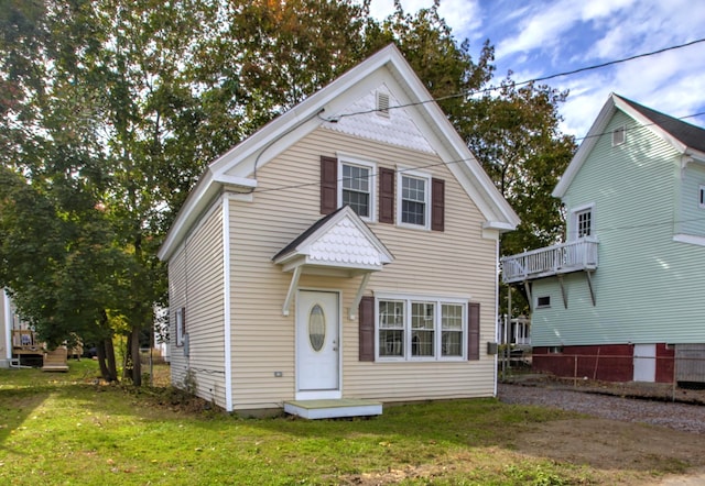 view of front of house with a front yard